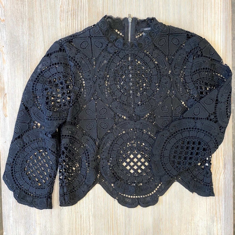 Forever 21 Lace Crop Top - Black